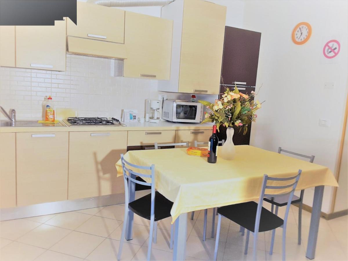 Iris 20 In Posizione Strategica, Indipendente, All'Interno Del Villaggio Dei Fiori Caorle Exteriér fotografie